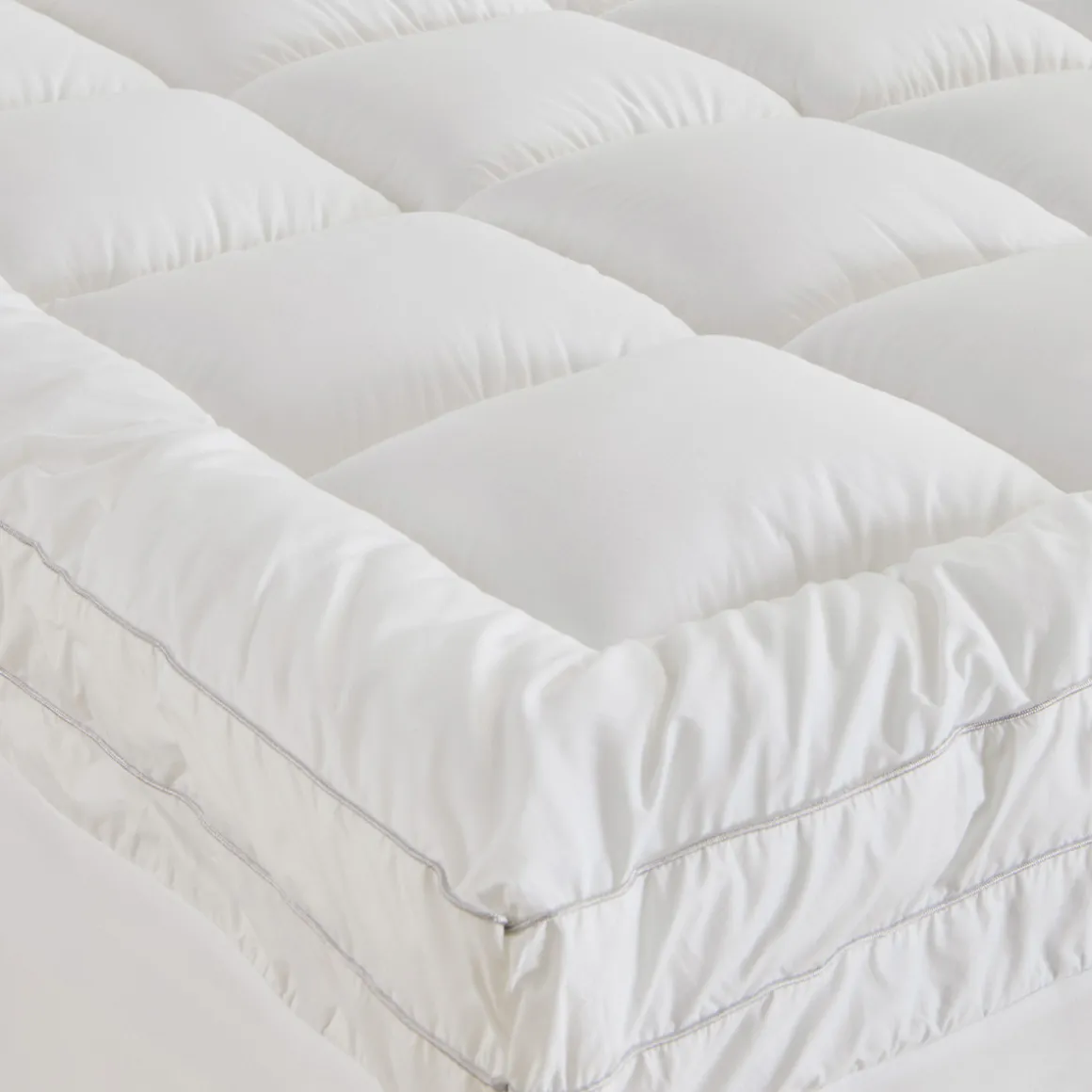 Hotel & Home Superior 2200gsm Mattress Topper
