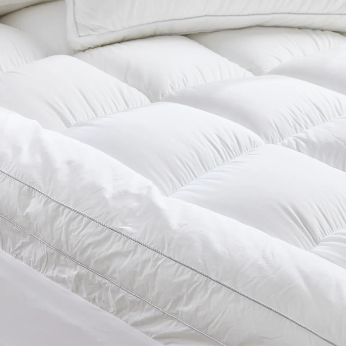 Hotel & Home Superior 2200gsm Mattress Topper